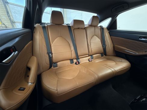 Used 2019 Toyota Avalon Limited image 44