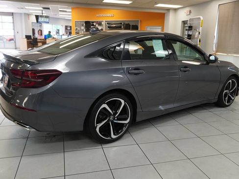 Used 2018 Honda Accord Sport image 11