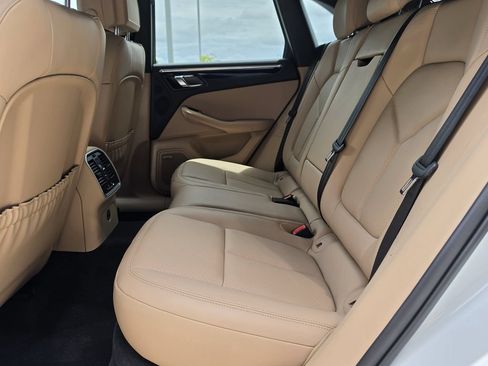 Used 2026 Porsche Macan AWD/4WD image 17