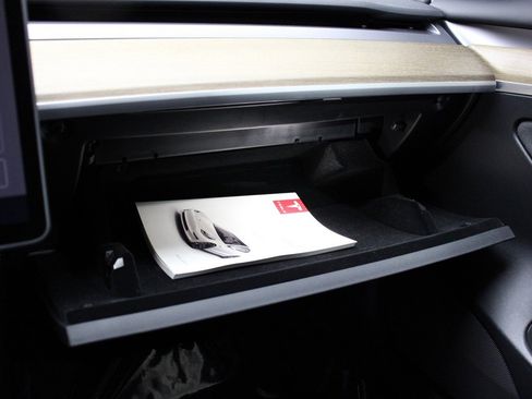 Used 2023 Tesla Model 3 Standard Range image 13