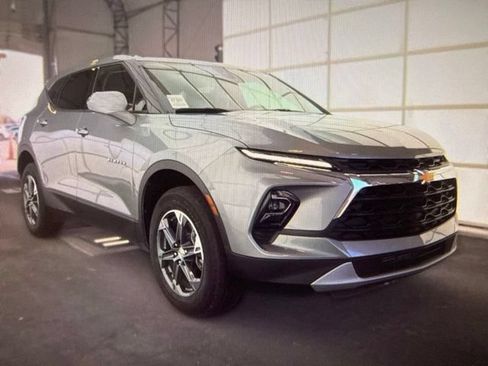 Used 2025 Chevrolet Blazer LT FWD image 6