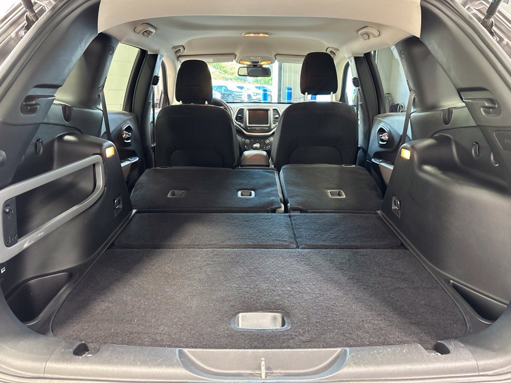 Used 2014 Jeep Cherokee Latitude w/ Cold Weather Group FWD image 45