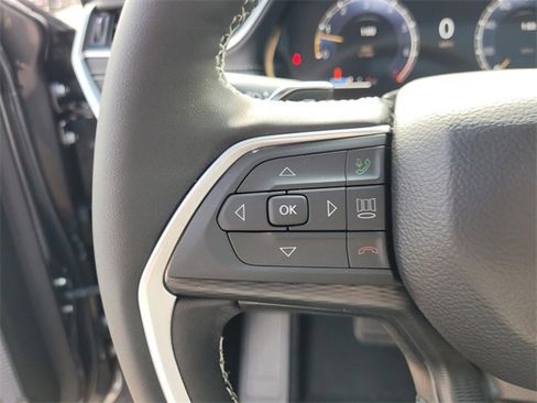 New 2025 Jeep Grand Cherokee L Altitude image 32