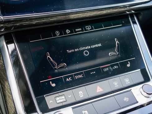 Used 2025 Audi Q7 Premium w/ Convenience Package image 23