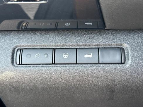 Used 2025 Nissan Pathfinder SV AWD/4WD image 29