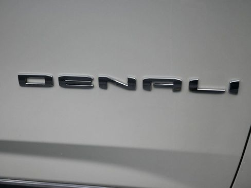 Used 2025 GMC Yukon Denali Ultimate image 7