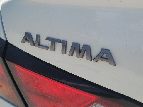 Used 2025 Nissan Altima 2.5 SV FWD image 6