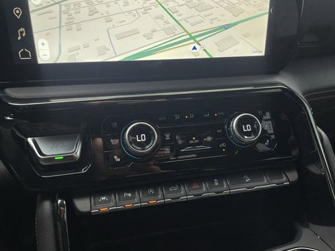 Used 2024 GMC Sierra 1500 AT4 w/ Technology Package image 16