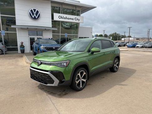 Used 2025 Volkswagen Taos SEL AWD/4WD image 1