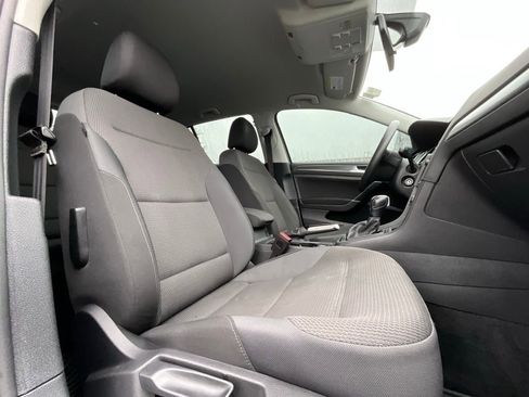 Used 2021 Volkswagen Golf 4-Door image 12