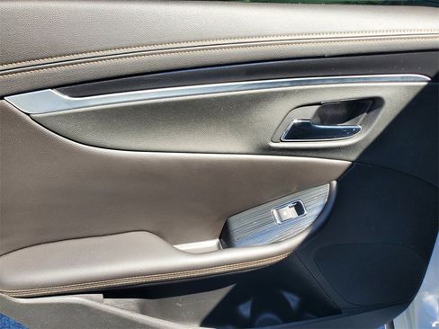 Used 2017 Chevrolet Impala LT image 12