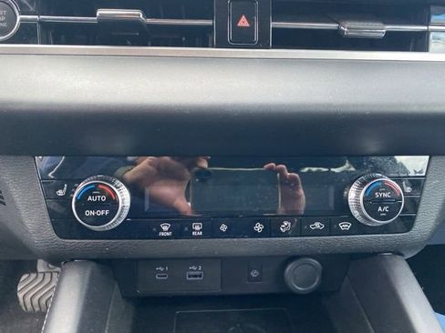 Used 2024 Mitsubishi Outlander SE image 19