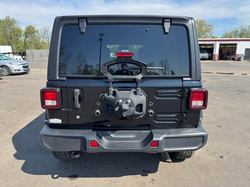 Used 2020 Jeep Wrangler Unlimited Sahara AWD/4WD image 4