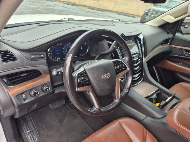 Used 2018 Cadillac Escalade Premium Luxury AWD/4WD image 11