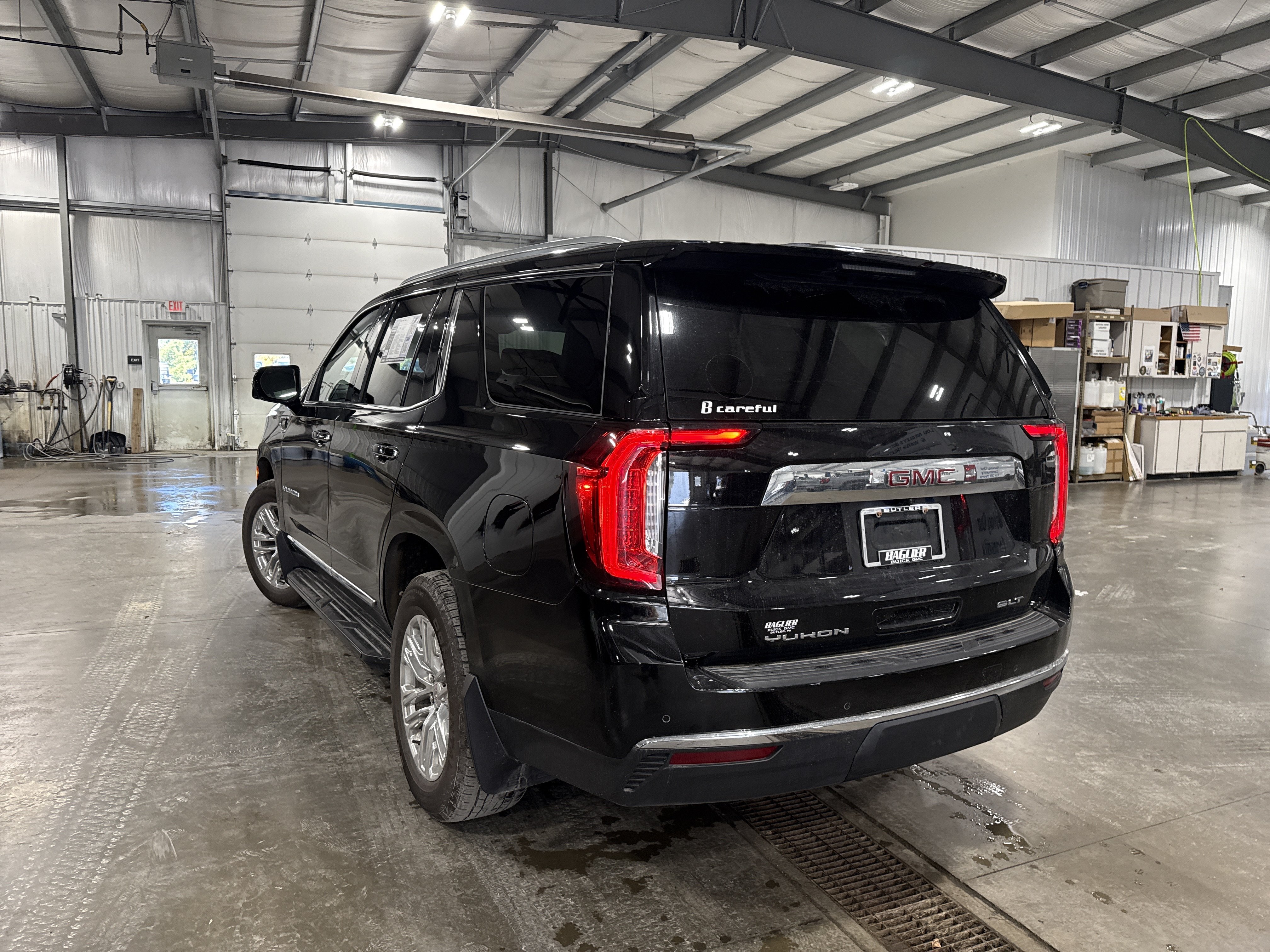 Used 2021 GMC Yukon SLT w/ SLT Premium Package AWD/4WD image 4