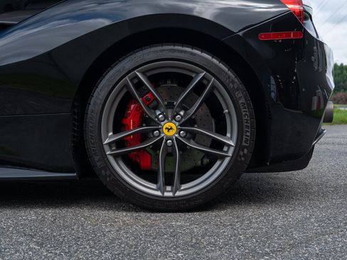 Used 2018 Ferrari 488 GTB RWD image 11
