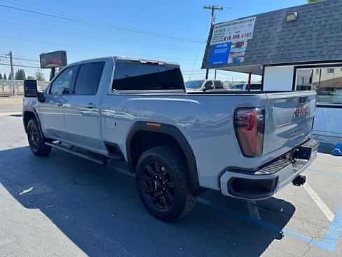 Used 2025 GMC Sierra 2500 AT4 AWD/4WD image 2