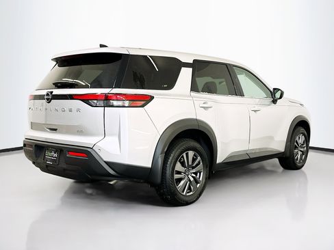 Used 2024 Nissan Pathfinder S image 9