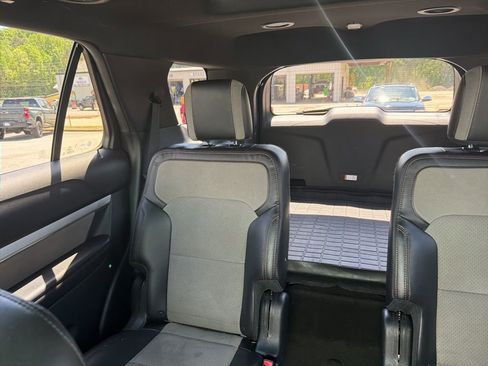 Used 2017 Ford Explorer XLT w/ Equipment Group 202A image 2