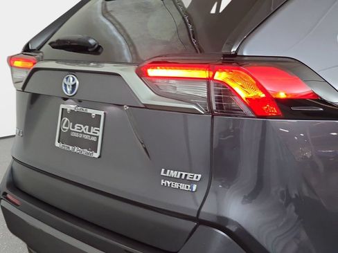 Used 2020 Toyota RAV4 Limited AWD/4WD image 37