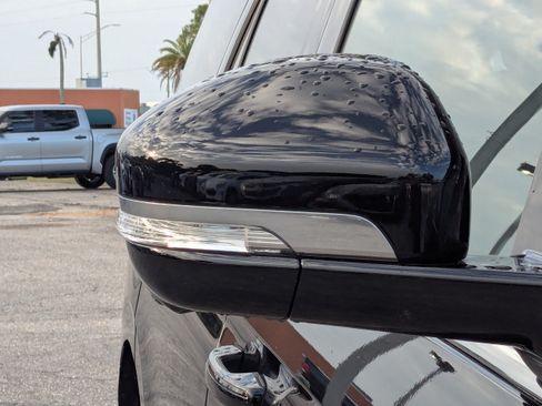 Used 2025 Lincoln Navigator Reserve AWD/4WD image 12
