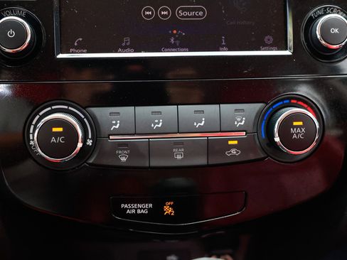 Used 2019 Nissan Rogue SV image 36