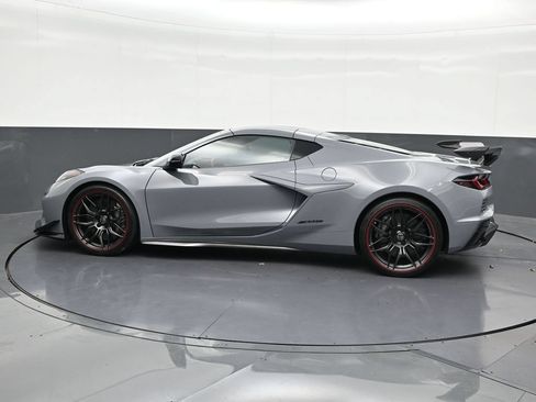 Used 2024 Chevrolet Corvette Z06 w/ Z07 Performance Package RWD image 2