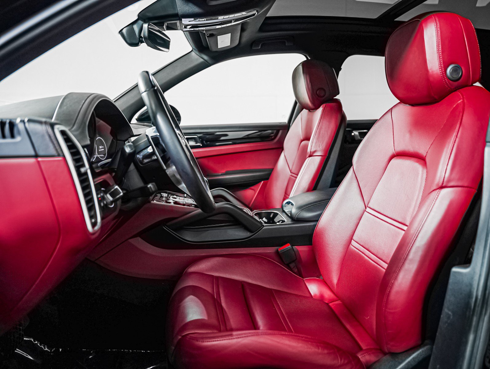 Certified 2023 Porsche Cayenne AWD/4WD image 5