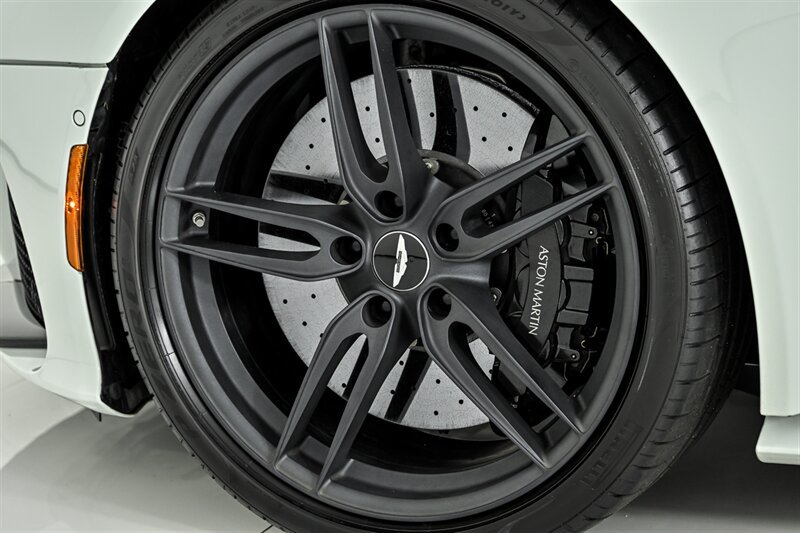 Used 2019 Aston Martin DBS Superleggera RWD image 23