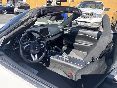 Used 2021 MAZDA MX-5 Miata Sport RWD image 11