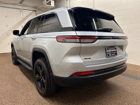Used 2024 Jeep Grand Cherokee Altitude AWD/4WD image 4