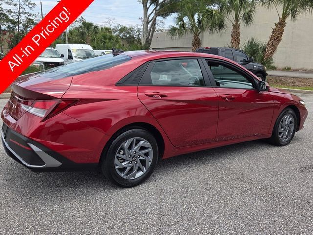 Used 2024 Hyundai Elantra SEL FWD image 5