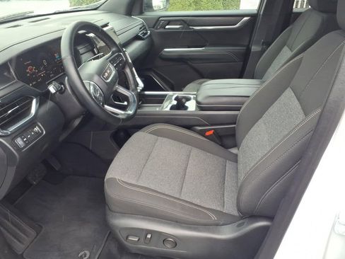 Used 2025 GMC Acadia Elevation AWD/4WD image 9