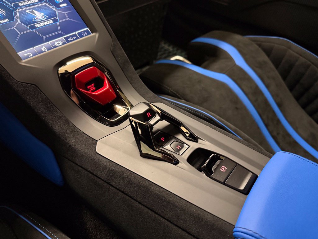 Used 2021 Lamborghini Huracan STO RWD image 17