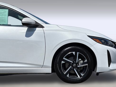 Used 2024 Nissan Sentra SV FWD image 33