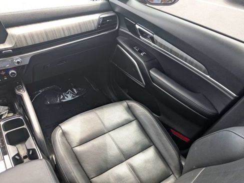 Used 2024 Kia Telluride EX w/ EX Captain's Chair Package FWD image 18