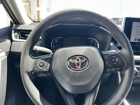 Used 2025 Toyota RAV4 XLE AWD/4WD image 17