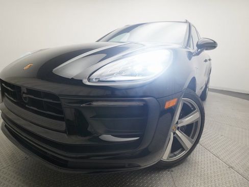 Certified 2026 Porsche Macan AWD/4WD image 8