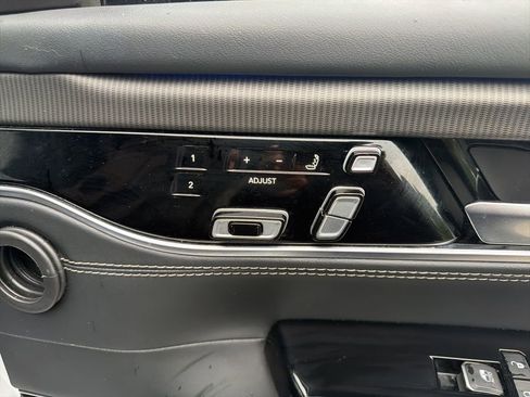 Used 2023 Jeep Grand Wagoneer Series II AWD/4WD image 16