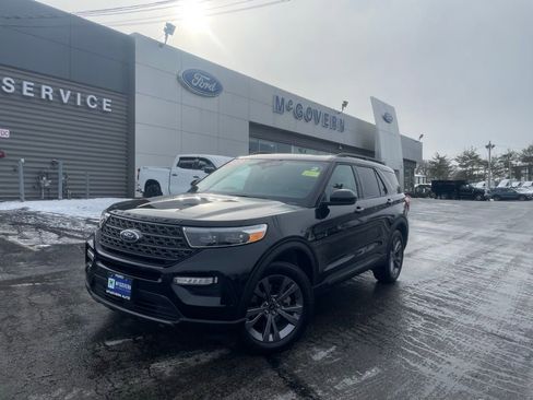 Used 2022 Ford Explorer XLT w/ Equipment Group 202A image 2