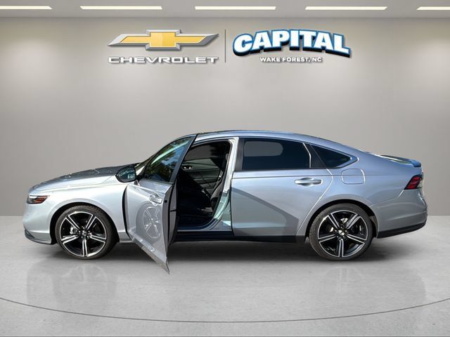 Used 2023 Honda Accord Sport image 3