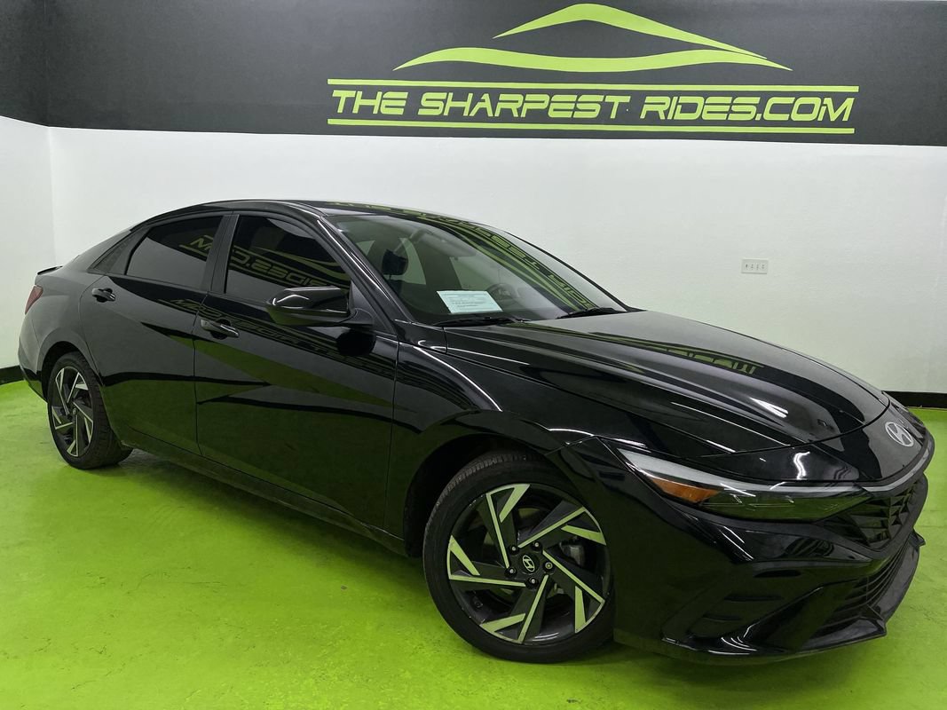 Used 2025 Hyundai Elantra SEL FWD image 1