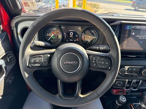 Used 2024 Jeep Wrangler Unlimited image 36