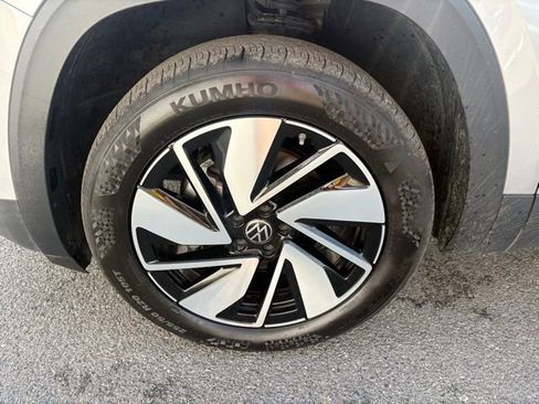 Used 2025 Volkswagen Atlas SEL AWD/4WD image 13