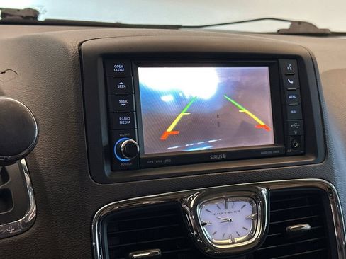 Used 2012 Chrysler Town & Country Limited w/ Luxury Group FWD image 22