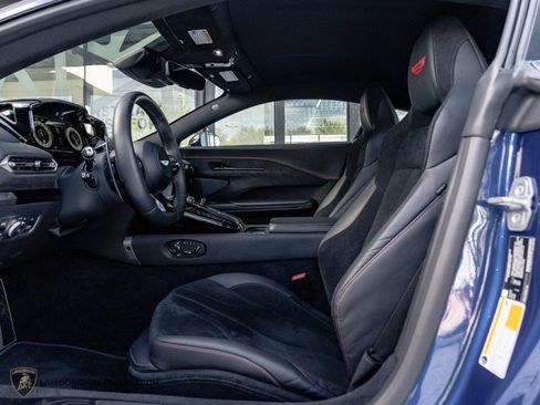 Used 2025 Aston Martin V8 Vantage Coupe image 22