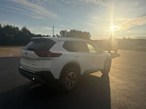 Used 2023 Nissan Rogue SV AWD/4WD image 3