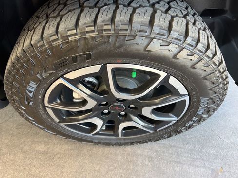 Used 2025 Jeep Compass Trailhawk AWD/4WD image 30