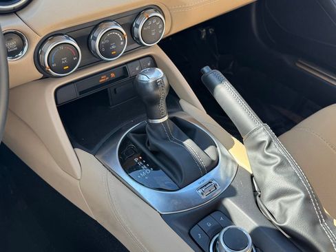 Used 2025 MAZDA MX-5 Miata Grand Touring RWD image 16