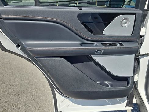 Used 2025 Lincoln Aviator Black Label image 11